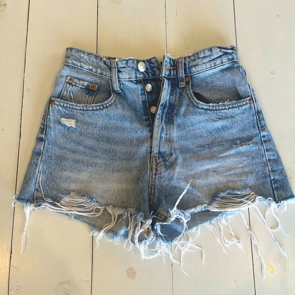 Zara High-Rise Distressed Jean Shorts size 2